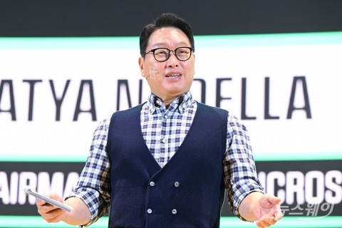 &quot;초심을 기억하라&quot;···최태원의 경영전략회의 키워드는 '기본'과 '신뢰'