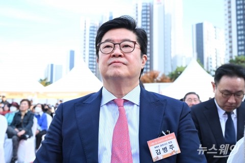 피해자 아랑곳 않는 MBK 김병주 회장, 홈플러스 사태에 &quot;약간의 잡음&quot;