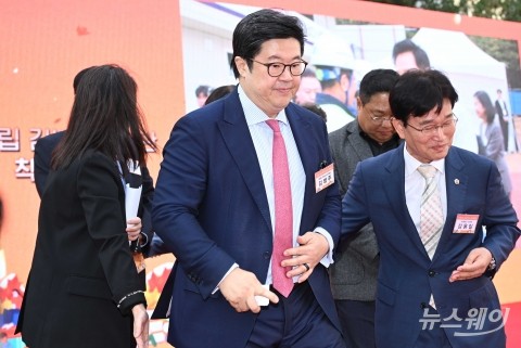 김병주 MBK 회장, 홈플러스 사태 사재출연 약속 지킬까