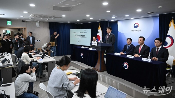 박상우 국토교통부 장관이 5일 오전 서울 종로구 정부서울청사에서 열린 '2024년 신규 공공택지 추진계획'에서 발표를 하고 있다. 사진=강민석 기자 kms@newsway.co.kr