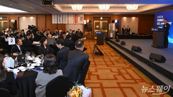 서영훈 한국외국기업협회장이 5일 오후 서울 강남구 그랜드인터컨티넨탈호텔에서 열린 2024 외국기업의 날 기념식에서 환영사를 하고 있다. 사진=강민석 기자 kms@newsway.co.kr