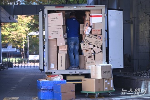 117년만의 최악 폭염 속 주7일 배송, 기사 건강·서비스 품질 동시에 흔들