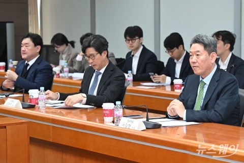 '美 신정부 대비 철강업계 간담회' 참석한 서강현·양영주