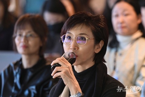 &quot;해외 돈세탁 의혹 조사해야&quot;···시민단체, 노소영·재헌 등 국세청 고발