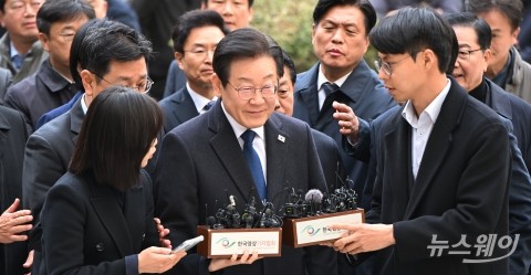 위증교사 혐의 선고공판 출석하는 이재명 대표