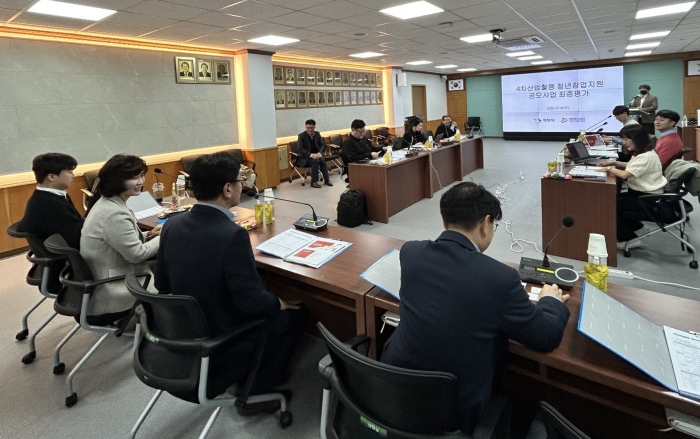 목포시가 '4차산업활용 청년창업지원 공모사업' 최종평가 및 성과보고회를 열고 있다.