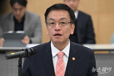 최상목 부총리 "경제 문제 만큼은 여야 관계없이 조속히 처리해야"(종합)
