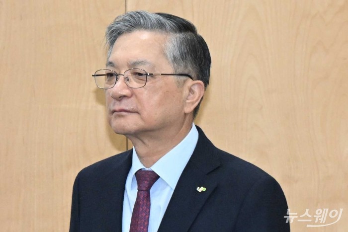 이한준 LH 사장을 비롯한 내빈들이 27일 오전 경기 성남시 한국반도체산업협회에서 열린 용인 반도체 클러스터 '전력·용수 협약식 및 관계기업·공공기관 간담회'에 사진=강민석 기자 kms@newsway.co.kr