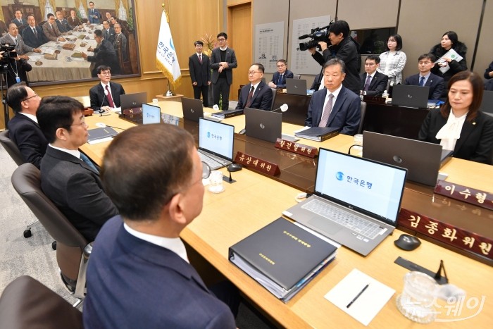 이창용 한국은행 총재가 28일 오전 서울 중구 한국은행에서 금융통화위원회를 주재하고 있다. 사진=사진공동취재단