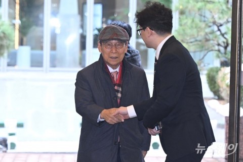 은행지주 이사회 의장 간담회 향하는 최용호 DGB금융지주 의장