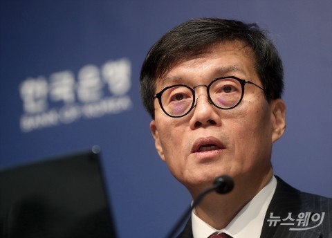 이창용 한은 총재 &quot;금융시장 점차 안정세···내년 물가안정 목표 2% 유지&quot;