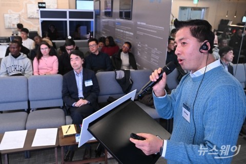 '대한민국 탄소중립 위기와 기회' 주제 발표하는 김정석 대표