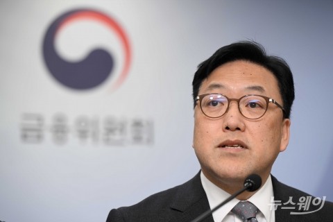 일반주주 이익 보호 강화를 위한 자본시장법 개정방향 발표하는 김병환 금융위원장