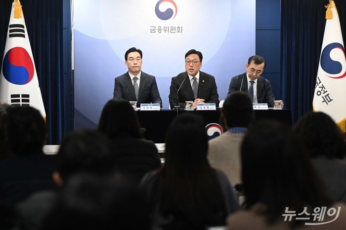 김병환 금융위원회 위원장이 2일 오전 서울 종로구 정부서울청사에서 열린 '일반주주 이익 보호 강화를 위한 자본시장법 개정방향 발표'에서 발언을 하고 있다. 사진=강민석 기자 kms@newsway.co.kr