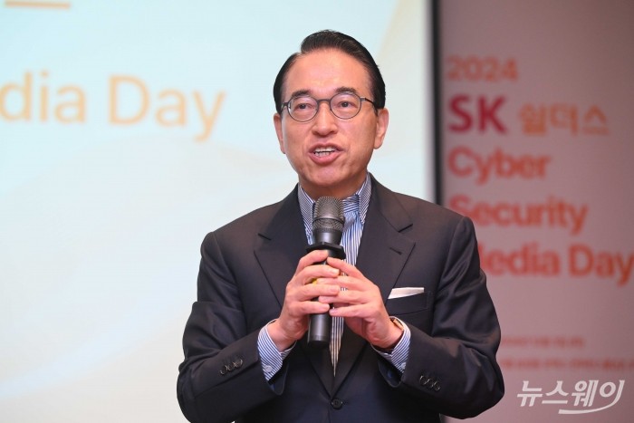 홍원표 SK쉴더스 대표가 3일 오전 서울 강남구 코엑스에서 열린 '2024 사이버 시큐리티 (Cyber Security Day)'에서 환영사를 하고 있다. 사진=강민석 기자 kms@newsway.co.kr