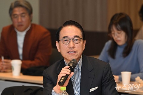 질문 하는 홍원표 SK쉴더스 대표