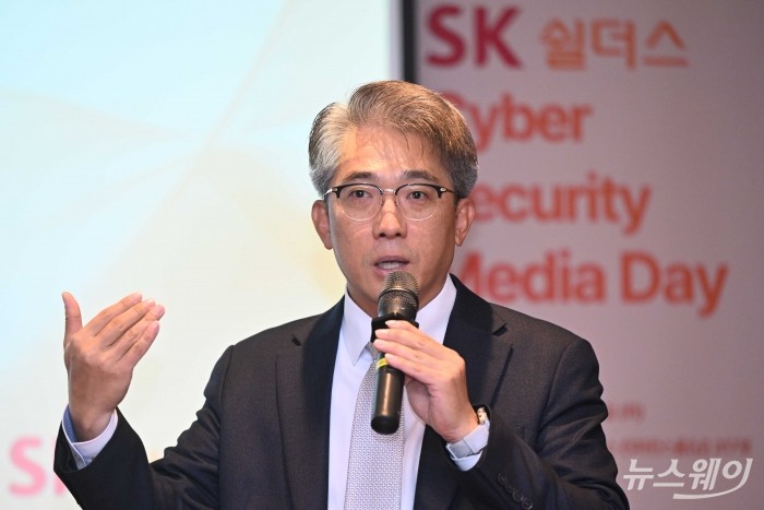 김병무 SK쉴더스 부사장이 3일 오전 서울 강남구 코엑스에서 열린 '2024 사이버 시큐리티 (Cyber Security Day)'에서 발표를 하고 있다. 사진=강민석 기자 kms@newsway.co.kr