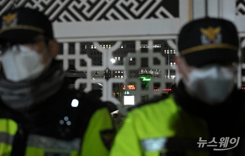 '혼돈의 여의도'···LG전자 &quot;트윈타워 근무 임직원 전원 재택&quot;(종합)
