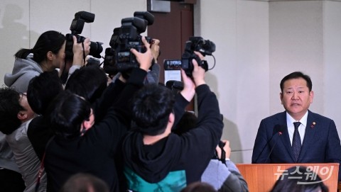 '비상계엄 선포' 현안질의 출석해 기관보고하는 이상민 행안부 장관
