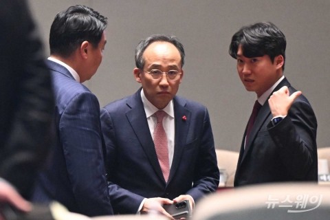 긴급 의원총회 참석한 추경호 국민의힘 원내대표