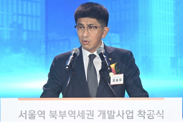 김승모 한화 건설 부문 대표이사가 12일 오전 서울 중구 청파로 인근에서 열린 서울역북부역세권 개발사업 착공식에서 축사를 하고 있다. 사진=강민석 기자 kms@newsway.co.kr