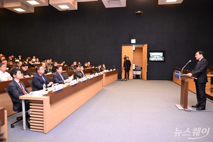 정인교 산업통상자원부 통상교섭본부장이 16일 오후 서울 중구 대한상공회의소에서 열린 트럼프 2기 통상규제 세미나에서 축사를 하고 있다. 사진=강민석 기자 kms@newsway.co.kr