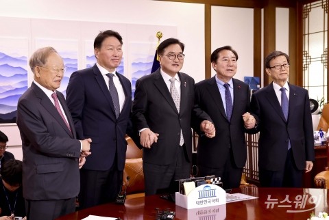 &quot;내수 독려하고 민간외교까지&quot;···수습 나선 총수들