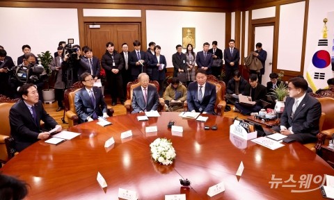 우원식 국회의장 만난 경제단체장들