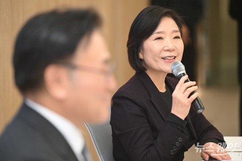 미소 머금고 모두발언하는 오영주 중기부 장관