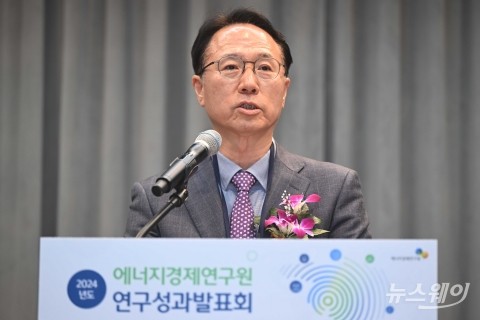 환영사 밝히는 김현제 에너지경제연구원장