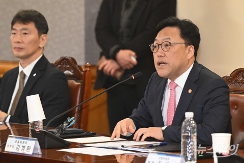 김병환 금융위원장 &quot;소상공인 부담 여전···銀, 실물경제 자금공급 역할 해야&quot;