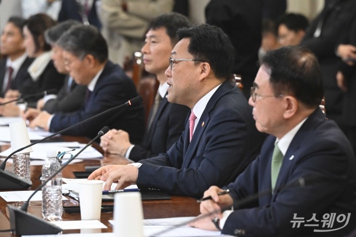 김병환 금융위원회 위원장이 23일 오전 서울 중구 은행회관에서 열린 은행권 소상공인 금융지원 간담회에서 모두발언을 하고 있다. 사진=강민석 기자 kms@newsway.co.kr