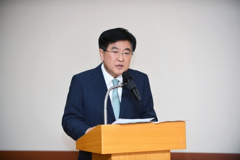 권오갑 HD현대 회장, 사장들 모아놓고 쓴소리···&quot;실적에 편승 말라&quot;