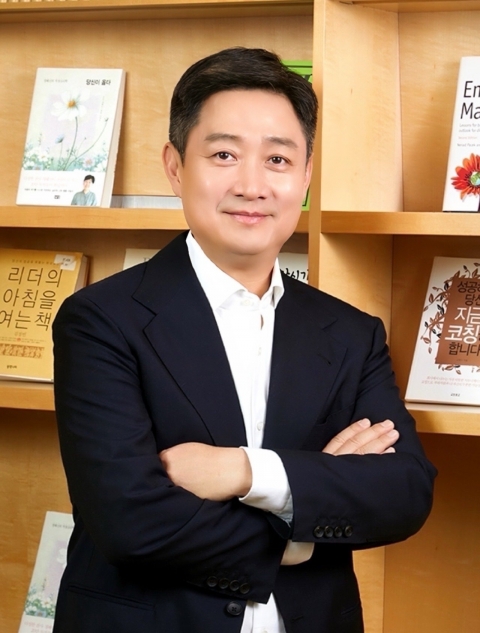 홍범식 LGU+ 사장 &quot;AX 컴퍼니 핵심 가치는 고객 감동&quot;
