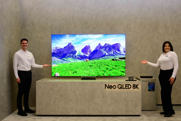 삼성전자가 CES 2025에서 2025년형 네오 QLED 8K TV를 공개했다. 사진=삼성전자 제공