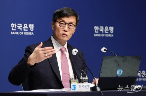 이창용 &quot;韓 저출산 등 구조적 문제, 만병통치약 없다&quot;