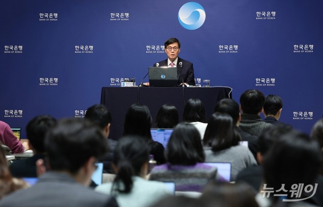美연준 3연속 동결에도 한은 기준금리 인하 무게 쏠리는 이유