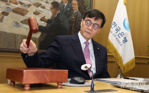 이창용 &quot;금리인하 미확정&quot; 발언 후폭풍···2월 금통위 매파색 짙어지나
