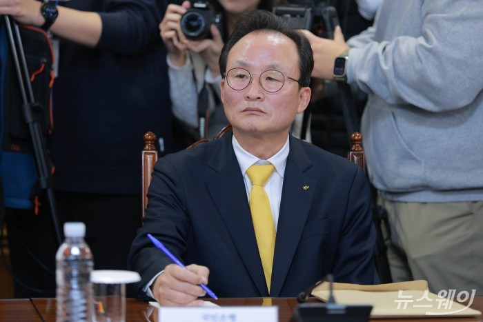 이환주 국민은행장이 20일 오후 서울 중구 은행연합회관에서 열린 상생금융 확대를 위한 현장 간담회에 참석해 자리하고 있다. 사진=강민석 기자 kms@newsway.co.kr