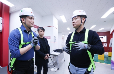LGU+ 홍범식, '대전 R&amp;D 센터' 방문···새해 첫 현장 경영