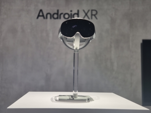 '포스트 스마트폰' 삼성 XR 출격···&quot;정말 가볍네&quot;