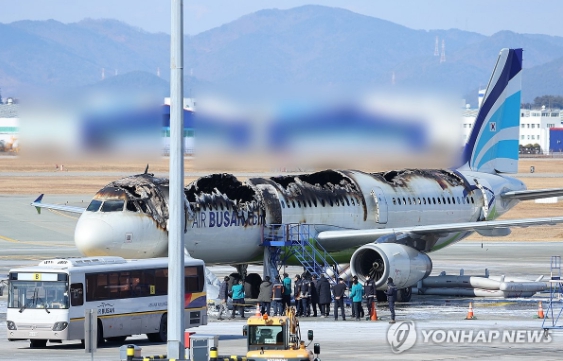 국토부 "에어부산, 화재 날개·엔진 손상없어...원인 규명 철저히"