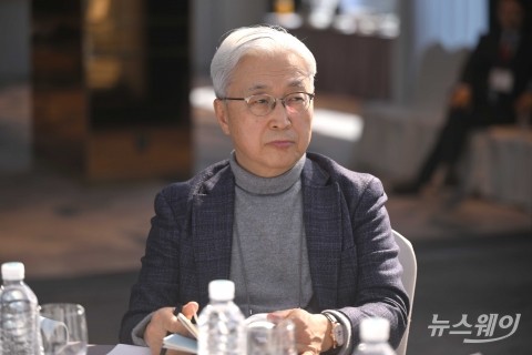 AI 세미나 참석한 이인용 율촌 가치성장위원장(前 삼성전자 사장)