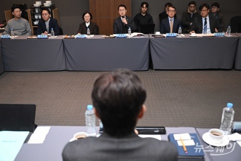 비경수형 SMR 개발자들 만난 최원호 원자력안전위원장