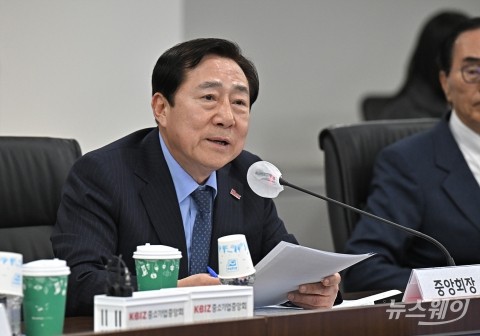 김기문 중기중앙회장, 김문수 장관 만나 '주52시간제·중대재해처벌법' 완화 요청