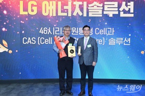 수상자와 기념촬영 갖는 박태성 KBIA 상근부회장