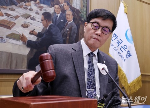 &quot;통화정책만으론 안 된다&quot;···추경·구조조정 강조한 이창용(종합)