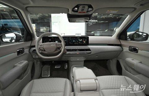드디어 공개된 기아 'EV4'