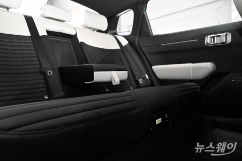 기아, 'EV4 GT-line' 출시···뒷좌석에서 전기 충전 가능