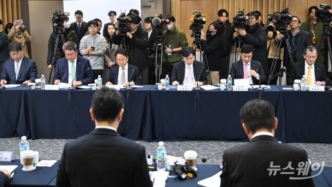 이복현 금감원장 모두발언 경청하는 이병래 손보협회장·김철주 생보협회장